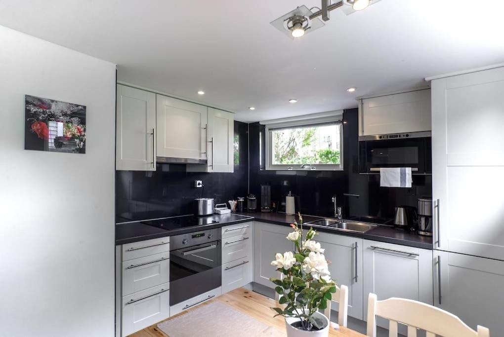 Downtown In Ten - Free Parking Apartment Gothenburg Bagian luar foto